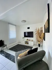 #4 Modern Airbnb near airport - Image 2