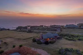 Cozy Sea View Cabin - Ocean Views - Hot Tub - Image 2