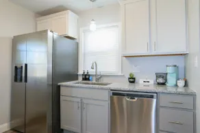 Short walk to Spooky Nook & Main St./downtown area - Image 2
