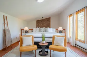 ”Serenity Peak” - Secluded Mid-Century Escape - Image 3