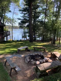 Charming All-Season Lake House Getaway - Image 5