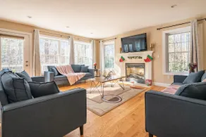 Luxury 4 bedroom house in Pocono Mountains with Hottub in Golf Course Near Lake - Image 2