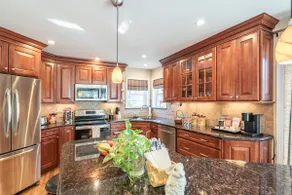 Luxury 4 bedroom house in Pocono Mountains with Hottub in Golf Course Near Lake - Image 5