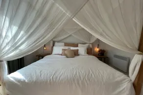 Romantic 1890s Stone Cottage -1 Acre Retreat - Image 3