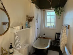 Romantic 1890s Stone Cottage -1 Acre Retreat - Image 4