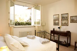 Apartment with garden and private parking - Image 3