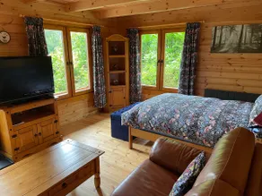 Cornwall - secluded log cabin surrounded by nature - Image 4