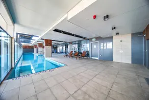 Stylish 1 BR CBD Apt-Pool-Gym-Sauna-Steam Room - Image 5