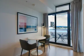 Stylish 1 BR CBD Apt-Pool-Gym-Sauna-Steam Room - Image 3