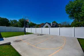Affordable Large Family Home close to everything. - Image 2