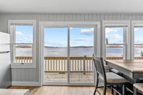 Beach House · Beautiful Beachfront House, Close to Burlington! - Image 4