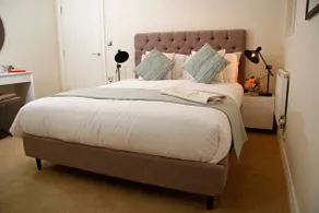 ✨ Modern Welwyn Garden City 2‑Bedroom Serviced Apartment with Free Parking ✨ - Image 3