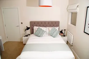 ✨ Modern Welwyn Garden City 2‑Bedroom Serviced Apartment with Free Parking ✨ - Image 4