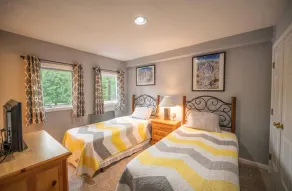 Cozy Ski Condo next to MT Snow with Mountain Views - Image 3