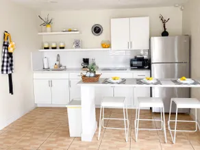 Modern APT W/ Patio 15 mins from Theme Parks & MCO - Image 5