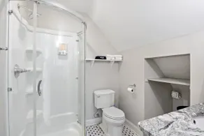 Cozy Downtown Loft for Two + Pets, Walk to Main St - Image 5