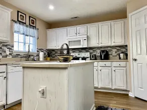 Quaint Townhouse in CLT - Image 3