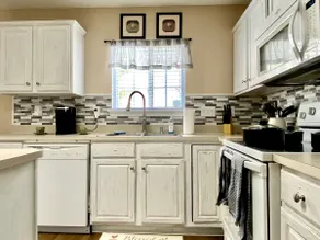 Quaint Townhouse in CLT - Image 5