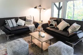 Spacious Mid-Century Cozy Home with Lake View - Image 3