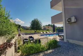 Villa La Famiglia with private heated pool - Image 3