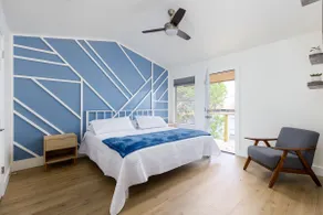 2 King Beds -Close to Downtown - Private Backyard - Image 3