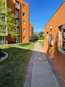 Beautiful Apartment with Gardens - Image 3