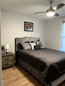 Cozy 2-bedroom home with indoor fireplace - Image 2