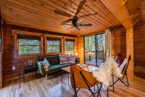 Charming Hideaway – Your Cozy Escape Awaits! - Image 3