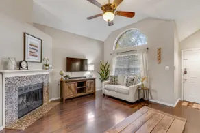 Cheerful 3-bedroom home in the heart of Frisco. - Image 3