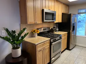 Lovely 2 Bedroom Condo w/Fireplace By Heavenly - Image 5