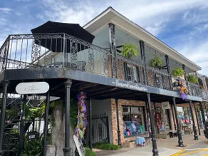 French Quarter Chateau in Lovely Downtown Fairhope - Image 2
