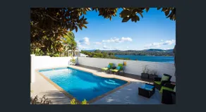 Five Bedroom House with Pool - Sleeps up to 12 - Image 4