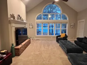 Modern 3br Lake front home - Image 5