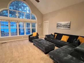 Modern 3br Lake front home - Image 3