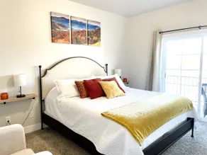 Cozy Condo in Uptown Logan * Sleeps 10 ! - Image 2
