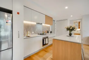 Bright 2B apt next to Flagstaff Garden freeparking - Image 4