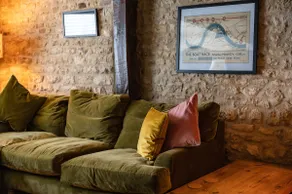 Spacious, luxury town centre Granary conversion - Image 4