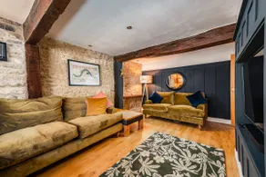 Spacious, luxury town centre Granary conversion - Image 2
