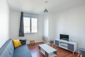 Apartment in the city center of Vallet - Image 3