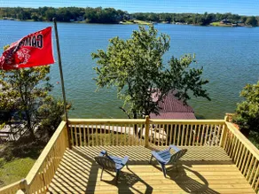Stunning Lakefront 3 Bedroom with Dock and Deep Water! - Image 4