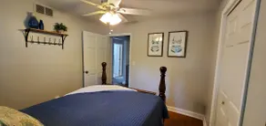Charming Cottage 1.5 blocks from the lake 3BR. - Image 4