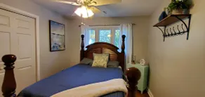 Charming Cottage 1.5 blocks from the lake 3BR. - Image 3