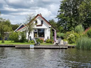 holiday cottage on the water in nature reserve - Image 3