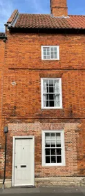 Quirky 2 Bedroom Townhouse - Image 2