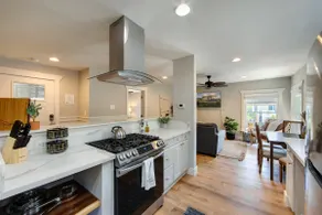 King-sized Top Floor 5 Min Walk to Coronado Beach! - Image 3