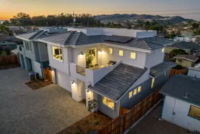Oceanview Home w/ Rooftop Deck & Garage - Image 2