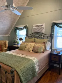 Adorable 1-bedroom guesthouse on the river - Image 3