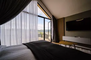 Cozy getaway with stunning views - Image 3