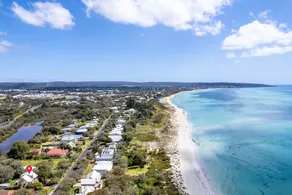 Quindy Beach Cottage Just Steps to the Bay - Image 2