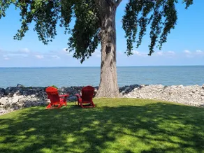 Cozy Cottage on Green Bay - Image 4